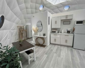 CrestDomes: “Dome of Dreams” a Luxury Glamping Dome Home near the Sand Dunes - Crestone - Cocina
