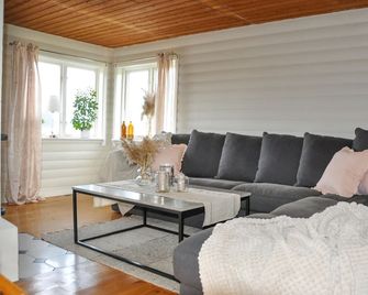 Awesome home in Kristinehamn - Kristinehamn - Vardagsrum