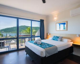 Coral Sea Vista Apartments - Airlie Beach - Bedroom