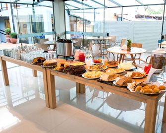 Clh Suites Bonito Centro - Bonito - Buffet