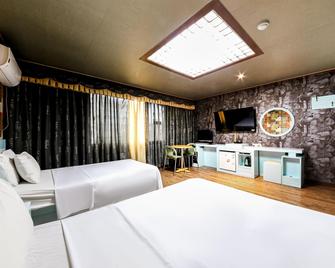 Mokpo Seven 7 - Mokpo - Habitación