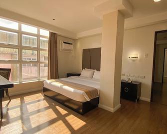 Queen Margarette Hotel Downtown - Lucena - Bedroom