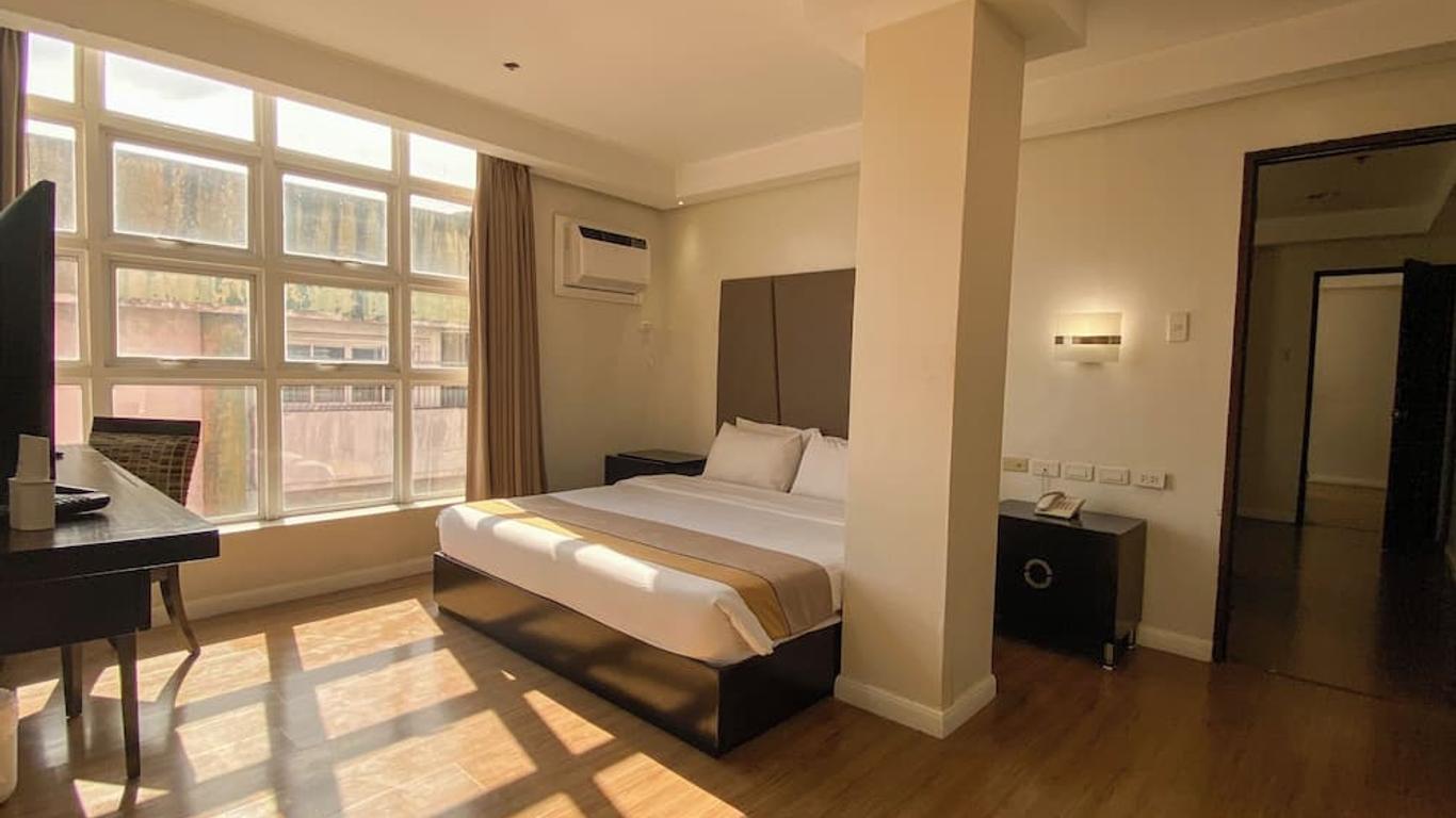 Queen Margarette Hotel Downtown