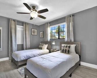 Beautiful Home Away From Home - Miami Gardens - Bedroom