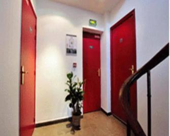Le Victor Hugo - Montrouge - Hallway