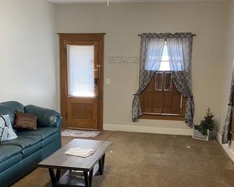 Cozy Downtown 3 Bedroom - Columbus - Living room
