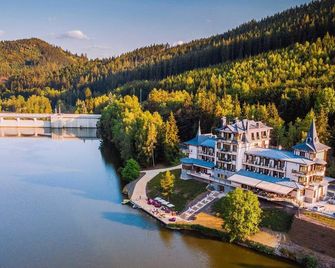 Retro Riverside Wellness Resort - Karlovy Vary