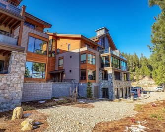 Crystal Bay Retreat 204 Sophisticated Lake Tahoe Getaway w/ Community Hot Tub - Crystal Bay - Building