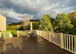 Lodge Hotel H5 · Resort Hotel at Loon Mtn w/pool, hot tub, Ski Hike - Lincoln - Balcony