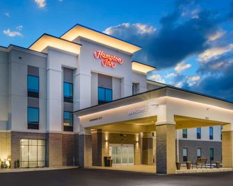 Hampton Inn Newport - Newport - Gebouw