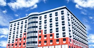 89 Hotel - Batam - Building