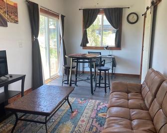 Relax Near the Best of Oro Valley - Oro Valley - Living room