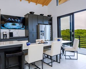 Carthys Estate - Urlings - Dining room