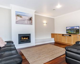 Linsdale - Port Fairy - Living room