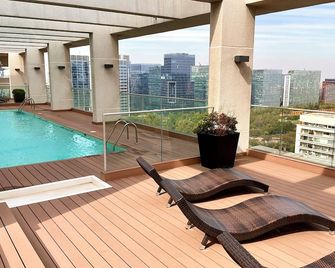 Best location! Close to everything - Las Condes - Piscina