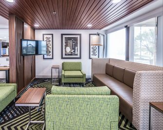 Holiday Inn Express Flint-Campus Area By IHG - Flint - Lounge