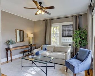 Midtown Classic Apartment with Modern Touches! - ممفيس (تنيسي) - غرفة معيشة