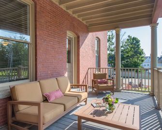 The Centennial Hotel - קונקורד - מרפסת