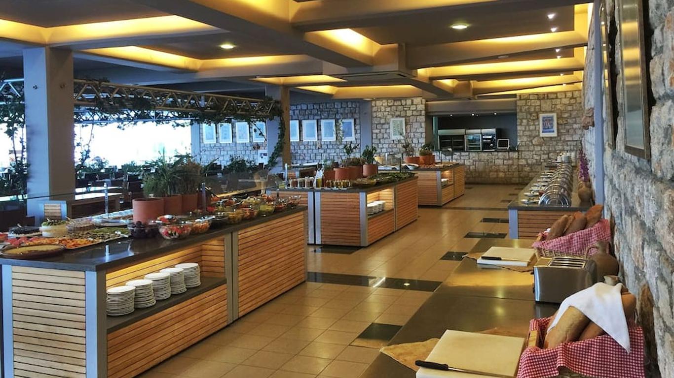 โรงแรมลอริม่า รีสอร์ท