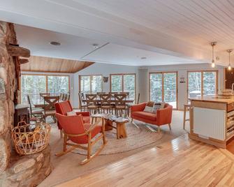 White Mountain Escape with Separate In-Law Suite! - Thornton - Sala de estar