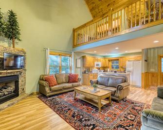 Secluded Coosawattee Cabin w/ Hot Tub- Summer Sale! - Ellijay - Living room