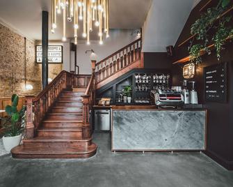 The Pilgrm - London - Front desk