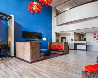 Best Western Plus Tech Medical Center Inn - לאבוק - לובי