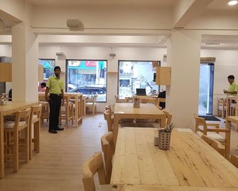 The Unicontinental - Campus Accommodation - Bombay - Restaurante