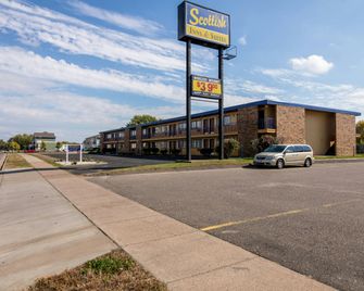 Scottish Inn & Suites - Eau Claire - Eau Claire - Toà nhà