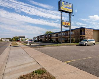 Scottish Inn & Suites - Eau Claire - Eau Claire - Edificio