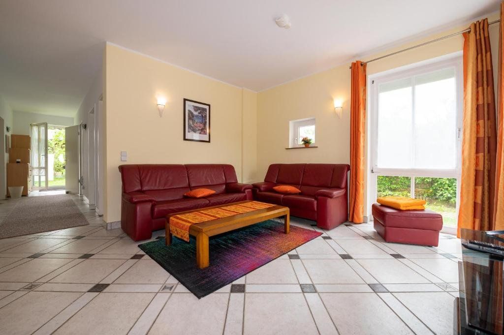 Schwalbenflug 1 Berlin - ברלין - סלון