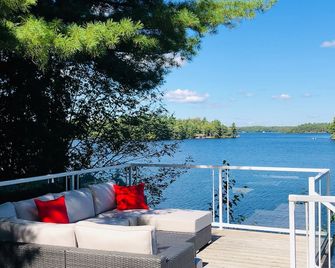 Blue Bliss Cottage with Separate Boat House Accommodations on Lake Muskoka 4b/2b - Gravenhurst - Balcón