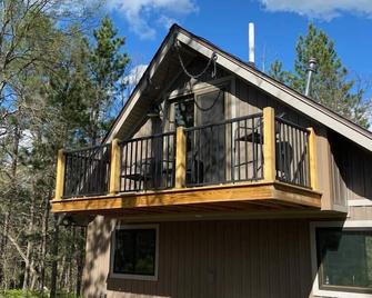 Blueberry Hill A-Frame Cabin - Grayling - Gebäude