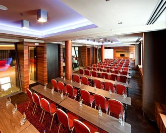 Holiday Inn Trnava By IHG - Trnava - Sala de reuniones