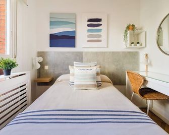 Ático con terraza, parking y piscina - Madrid - Habitación