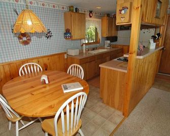 Ranch-Style Seidls Home - Cable - Dining room