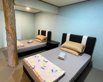 OYO Home 90704 Kds Garden & Stay - Ranau - Bedroom
