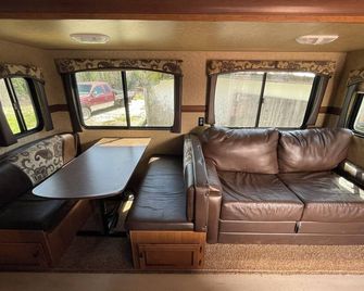Relaxation, Privacy, Hot Tub, Pet Friendly- Kouchibouguac - Saint-Louis de Kent - Living room
