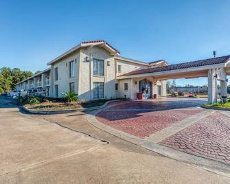 Baymont by Wyndham Nacogdoches Near University - Nacogdoches - Rakennus