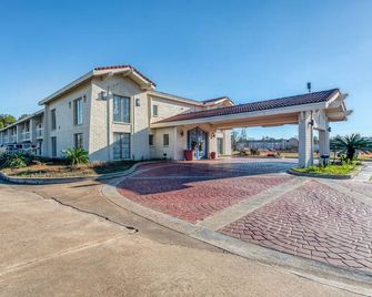 Baymont by Wyndham Nacogdoches Near University - Nacogdoches - Bygning