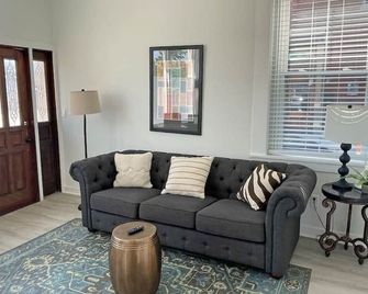 Full Building Huge Downtown Retreat Walkable to Everything - Cincinnati - Stue