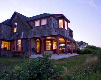 1890 Summer Cottage on an Ocean Bluff - Bailey Island - Building
