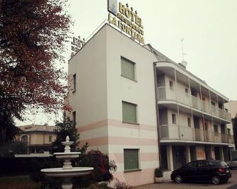 Hotel Residence La Fontana - Mariano Comense - Edificio