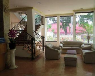 Hotel Adisurya Kediri - Kediri - Lobby
