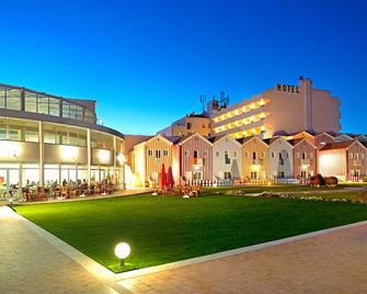 Hotel Cristal Praia Resort & Spa - Vieira de Leiria - Building