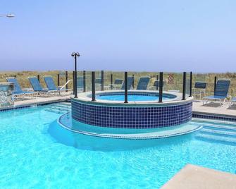 Waves Oceanfront Resort - Old Orchard Beach - Pool