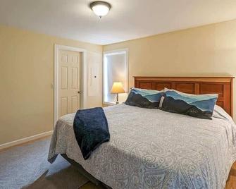 Sq Olympic-View-Cottage - Sequim - Bedroom