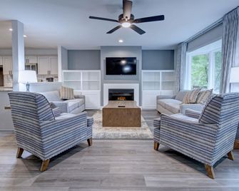 Pocono Mountain Villas Mod Collection by Sonesta - East Stroudsburg - Living room