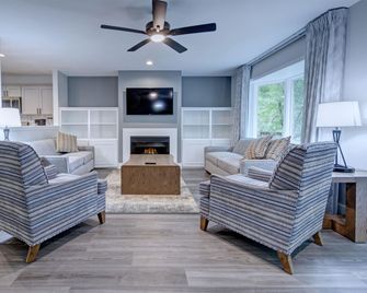 Pocono Mountain Villas Mod Collection by Sonesta - East Stroudsburg - Living room