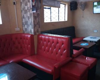 Bricks Pub & Hotel - Adults Only - Kiambu - Living room